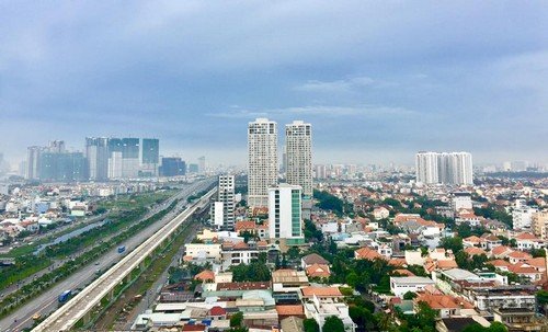 Bỏ “miếng bánh” siêu lời, đại gia ưu ái khách hàng trẻ