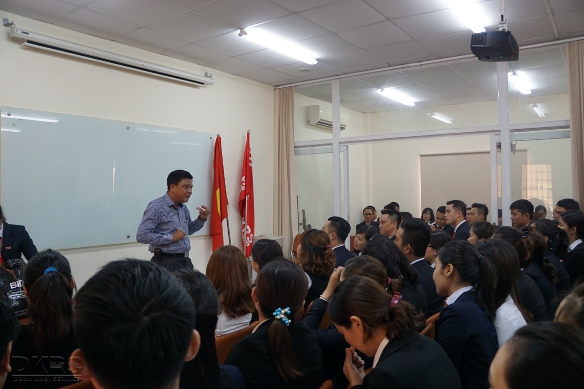 Anh Ngô Quang Thiện – TGĐ chúc mừng và trao gửi niềm tin nơi các tay đua