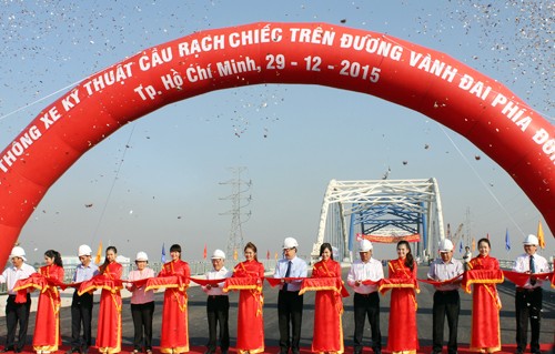 Thông xe cầu Rạch Chiếc trên đường Vành Đai Đông TP HCM